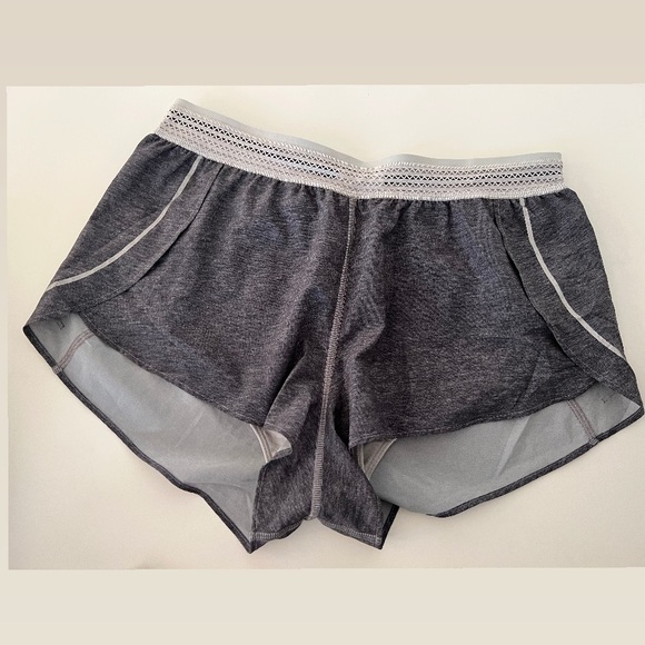 lululemon | Split Second Short | Heathered dark grey | Size 6 - Picture 5 of 8